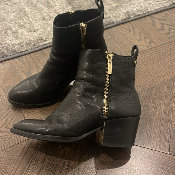 Vince Camuto size 7 black leather boots with gold double zipper - Picture 3 of 5